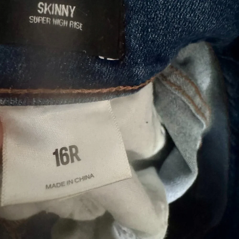 Express Super High Rise Skinny Jeans | Size 16R | Distressed Hem & Knees - Picture 8 of 9